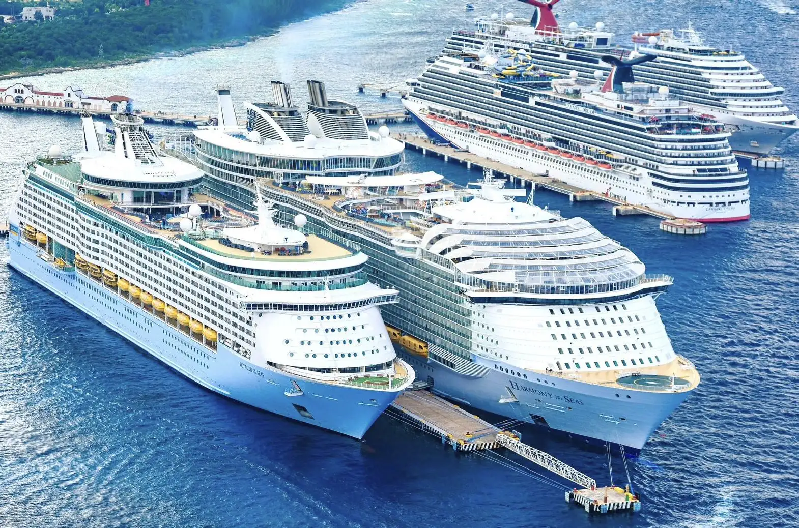 Cruise ships in Cozumel