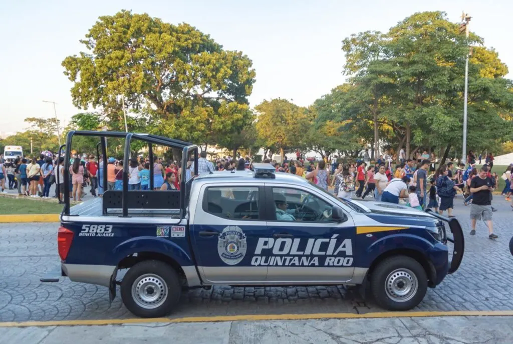 Don't Buy From These Type Of Vendors When Visiting Cancun Authorities Crack Down