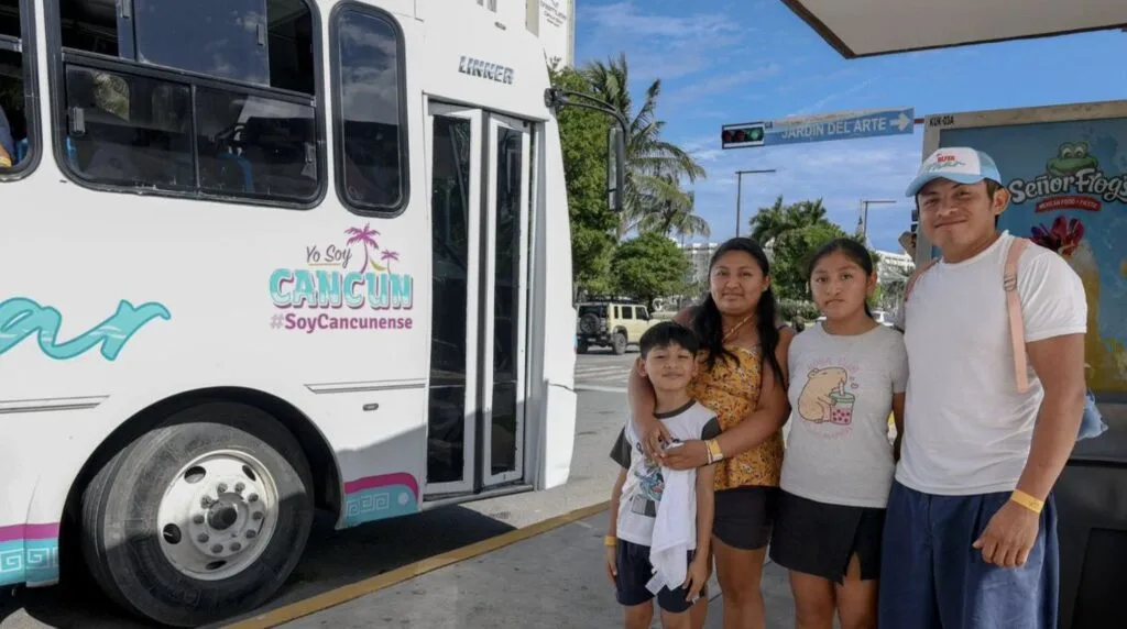 Fmily takes Ruta Del Mar