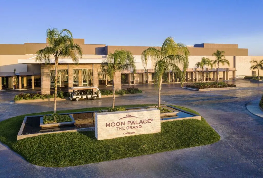 Moon Palace The Grand Entrance