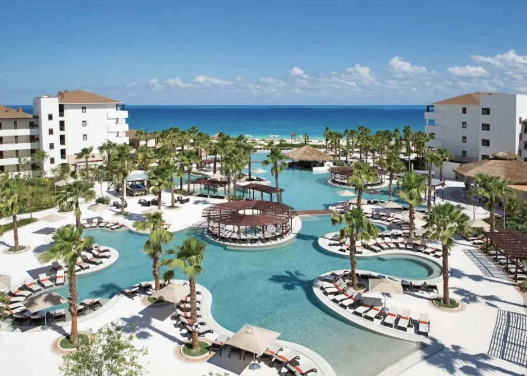 Secretes Playa Mujeres Pool