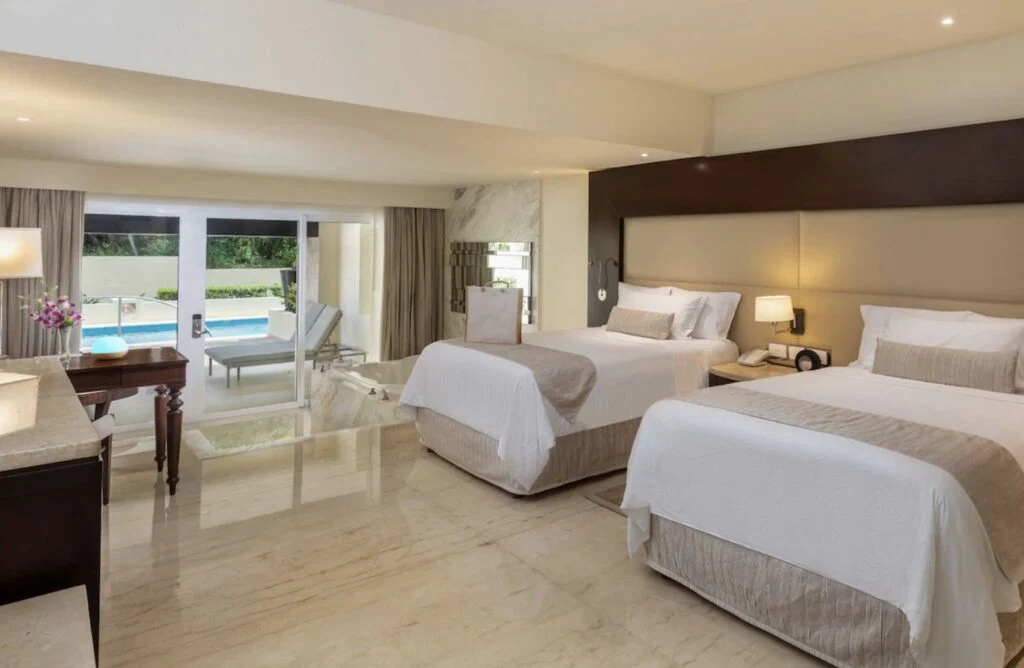 The Grand Swim up suite