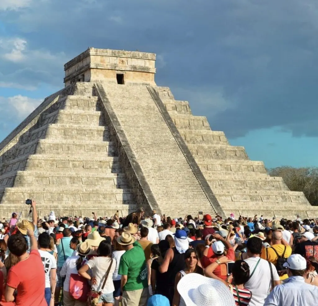 Crowds at Chichen Itza
