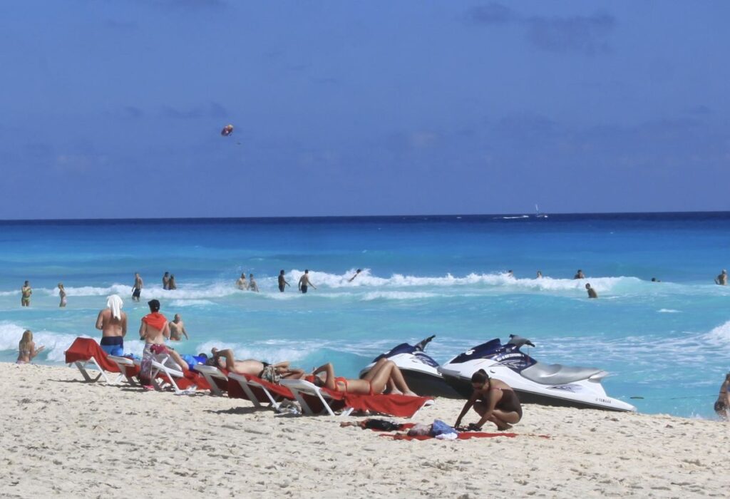 Spring Break Surges In Cancun With 1280 Flights Over The Weekend