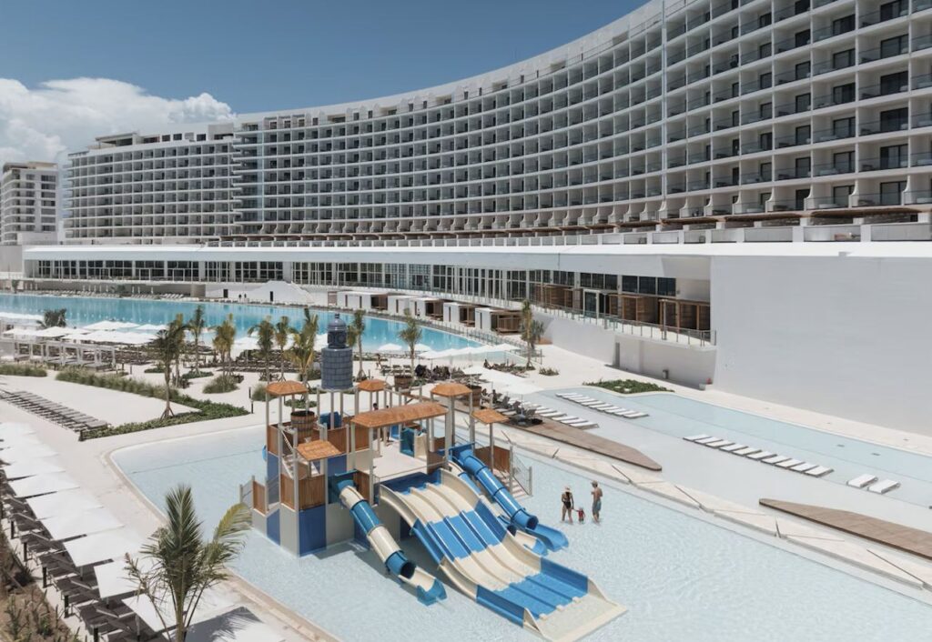 This Mega Cancun Resort Is Actually Letting Kids Stay Free & It's Not Just A Marketing Ploy