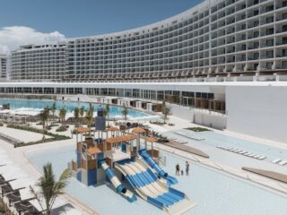 This Mega Cancun Resort Is Actually Letting Kids Stay Free & It's Not Just A Marketing Ploy