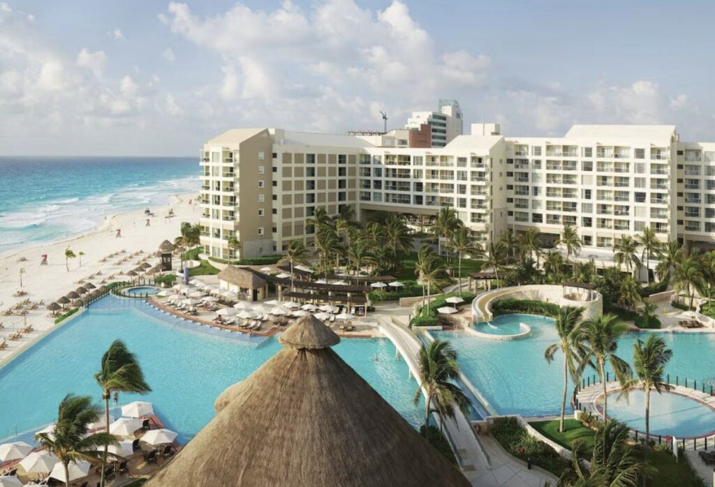 What It Really Costs For Food & Drinks At NON All-Inclusive Cancun Resorts In 2026