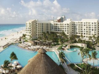 What It Really Costs For Food & Drinks At NON All-Inclusive Cancun Resorts In 2026