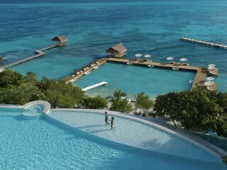 Why These 5 Cancun Resorts Are The Ultimate Romantic Getaway For 2026