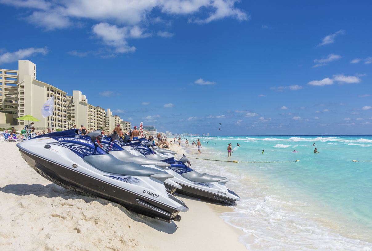2 Arrested In Cancun Hotel Zone After Jet Ski Accident Injures 5