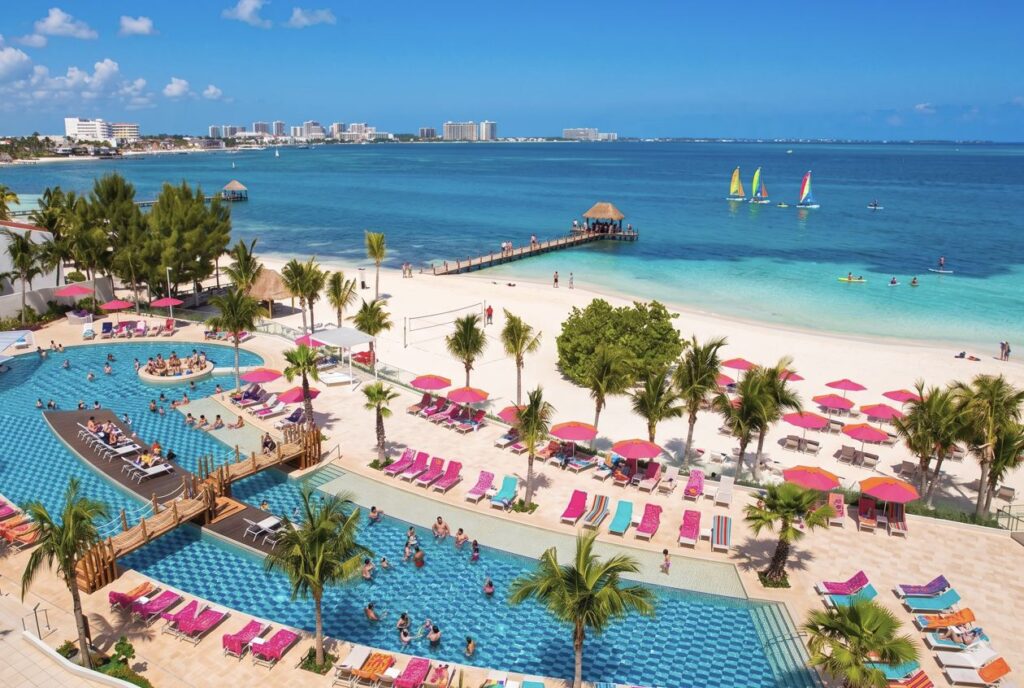 These Are The 3 Best Cancun All-Inclusive Resorts For Solo Travelers In 2026