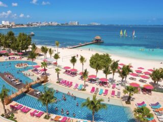 These Are The 3 Best Cancun All-Inclusive Resorts For Solo Travelers In 2026