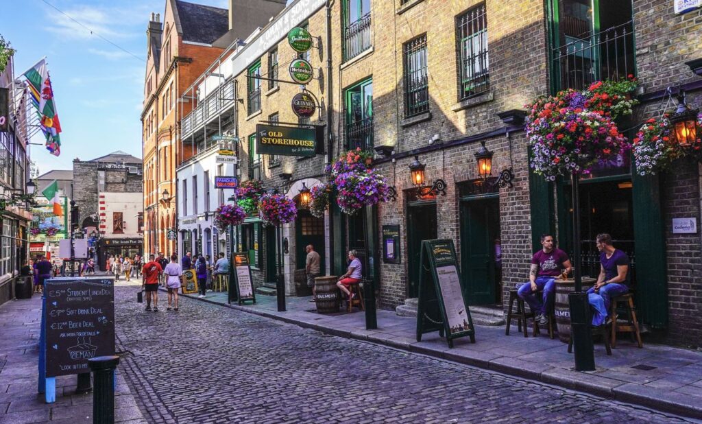 Street view old Dublin temple bar district