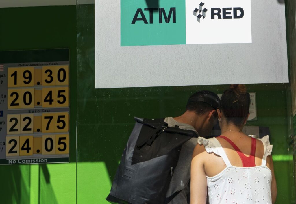 Where Travelers Should Exchange USD To Mexican Pesos For Their Cancun Vacation