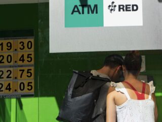 Where Travelers Should Exchange USD To Mexican Pesos For Their Cancun Vacation