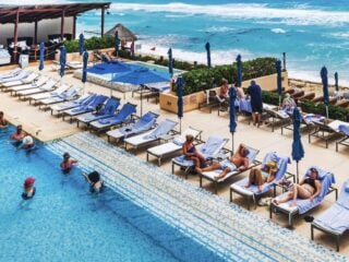 Do You Have To Worry About Leaving Things At Your Pool Chair In Cancun Here's What Veteran Travelers Say