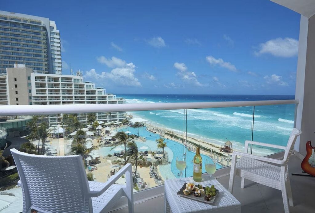 One Of Cancun’s Most Popular All-Inclusive Resorts Is Reopening This December