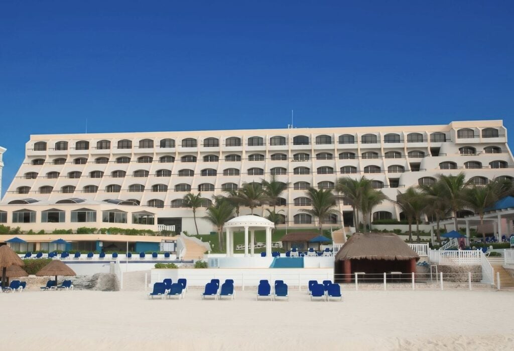 Popular Cancun Hotel Zone Resort Will Not Reopen & Will Be Sold