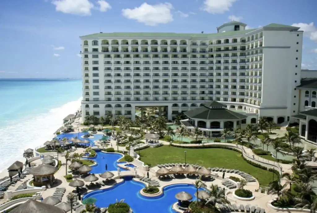 What It Really Costs For Food & Drinks At NON All-Inclusive Cancun Resorts In 2026