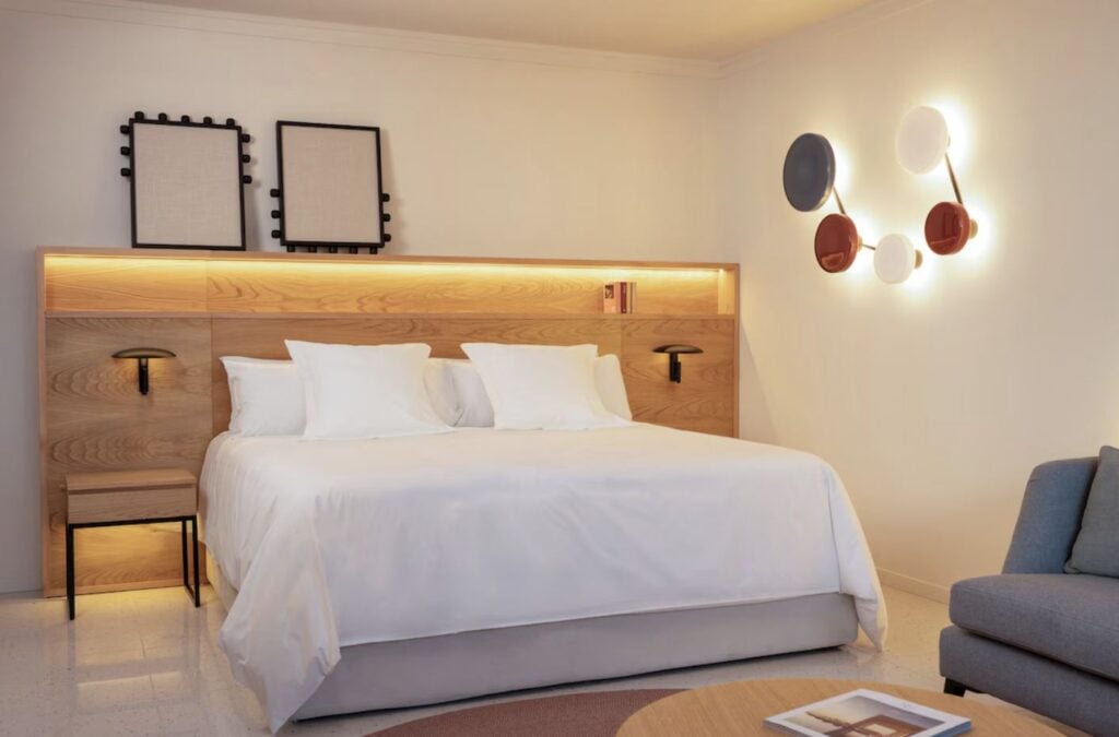 Adults bed