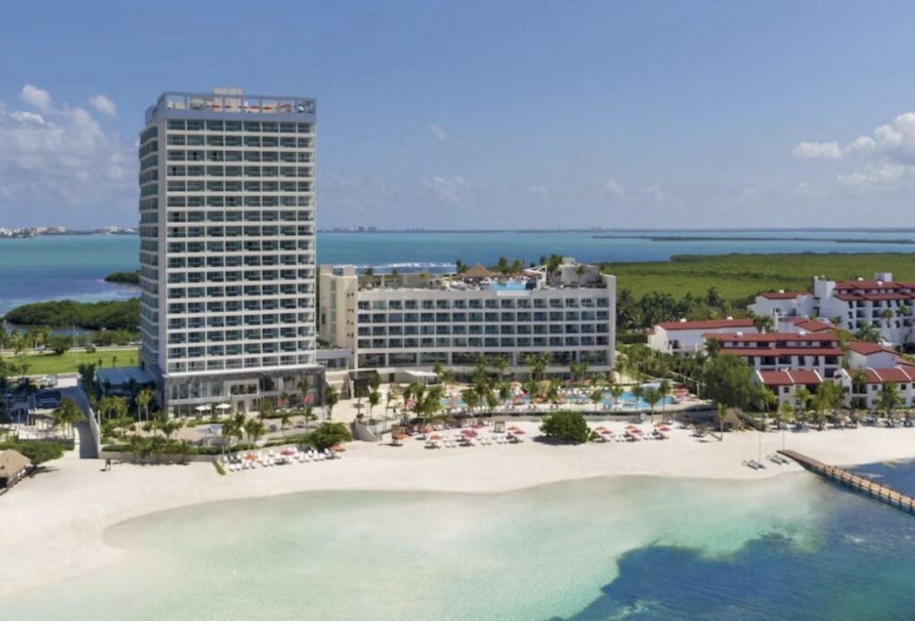 American Woman Falls From 18th Floor Of Luxury Cancun Resort
