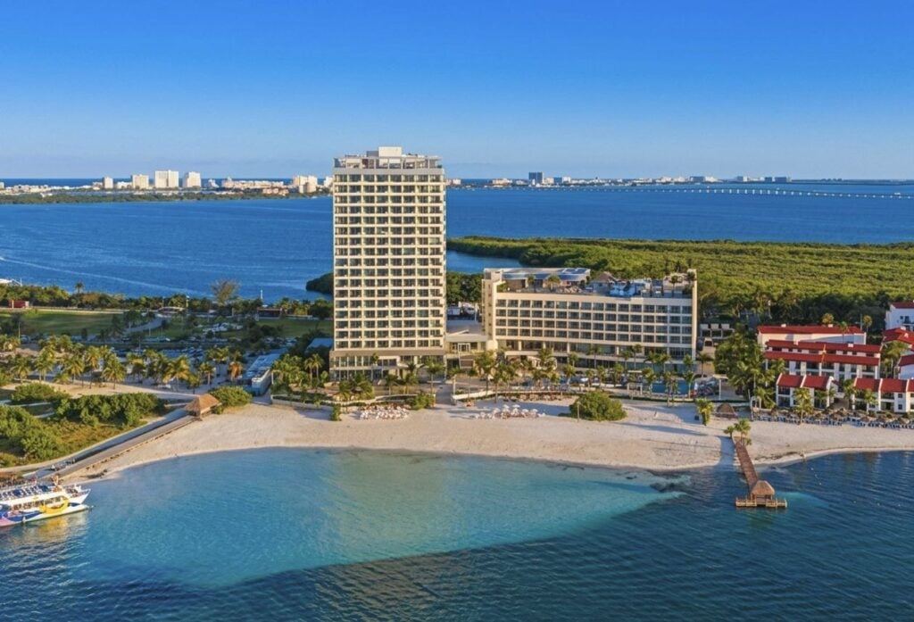 Hilton Opens Reservations For New Cancun All-Inclusive With Sargassum-Free Beach