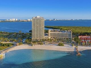 Hilton Opens Reservations For New Cancun All-Inclusive With Sargassum-Free Beach