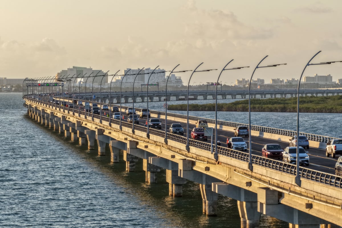 Panoramic view of the newly inaugurated Nichupte Bridge with vehicle traffic. This major infrastructure project connects mainland Cancun with the Hotel Zone over the Nichupte Lagoon.