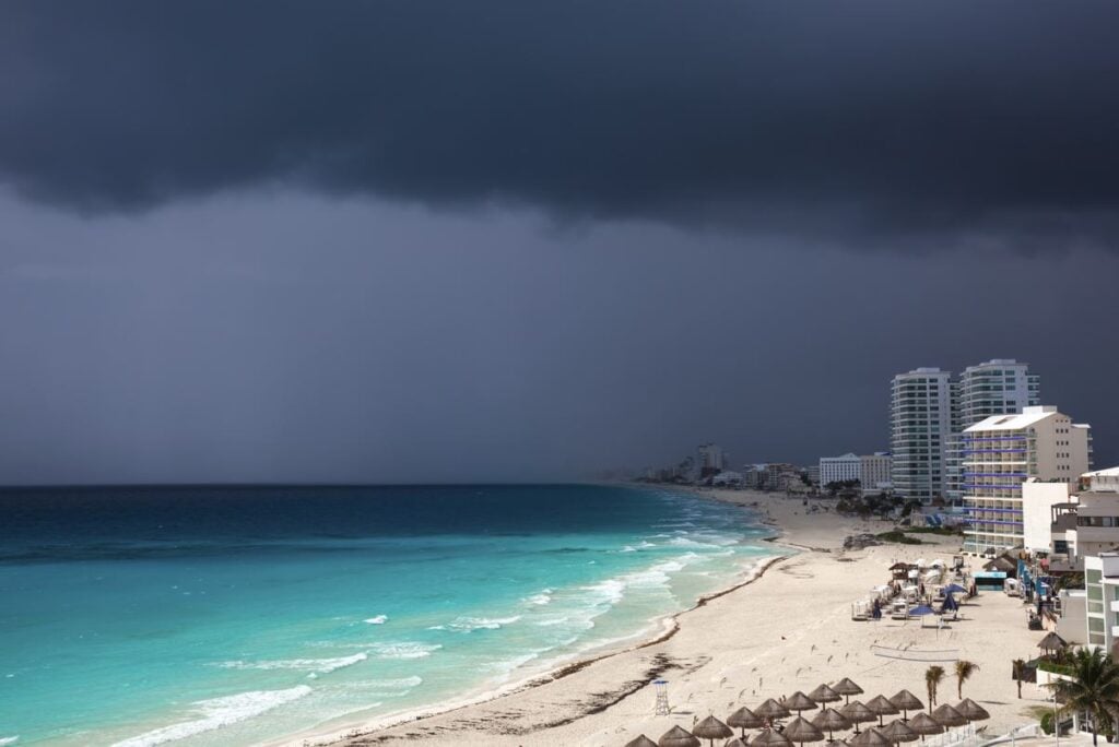 Cancun Authorities Issue Alert Due To Heavy Rains And Storms