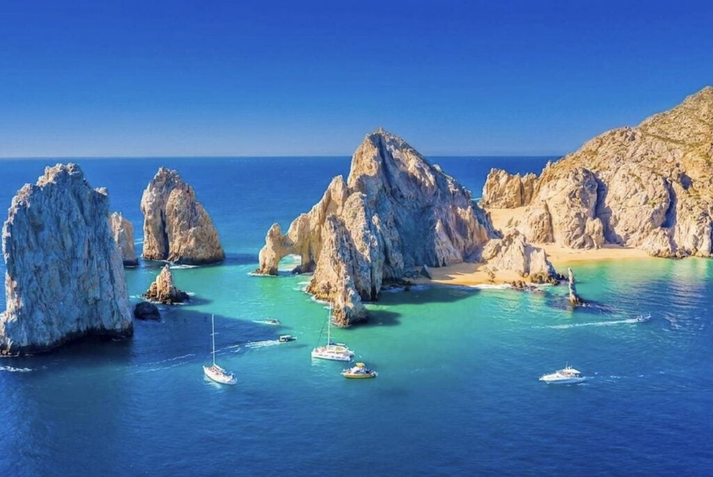 First Ever Nonstop Flight Will Connect Cancun & Los Cabos Starting Dec 1