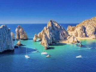 First Ever Nonstop Flight Will Connect Cancun & Los Cabos Starting Dec 1