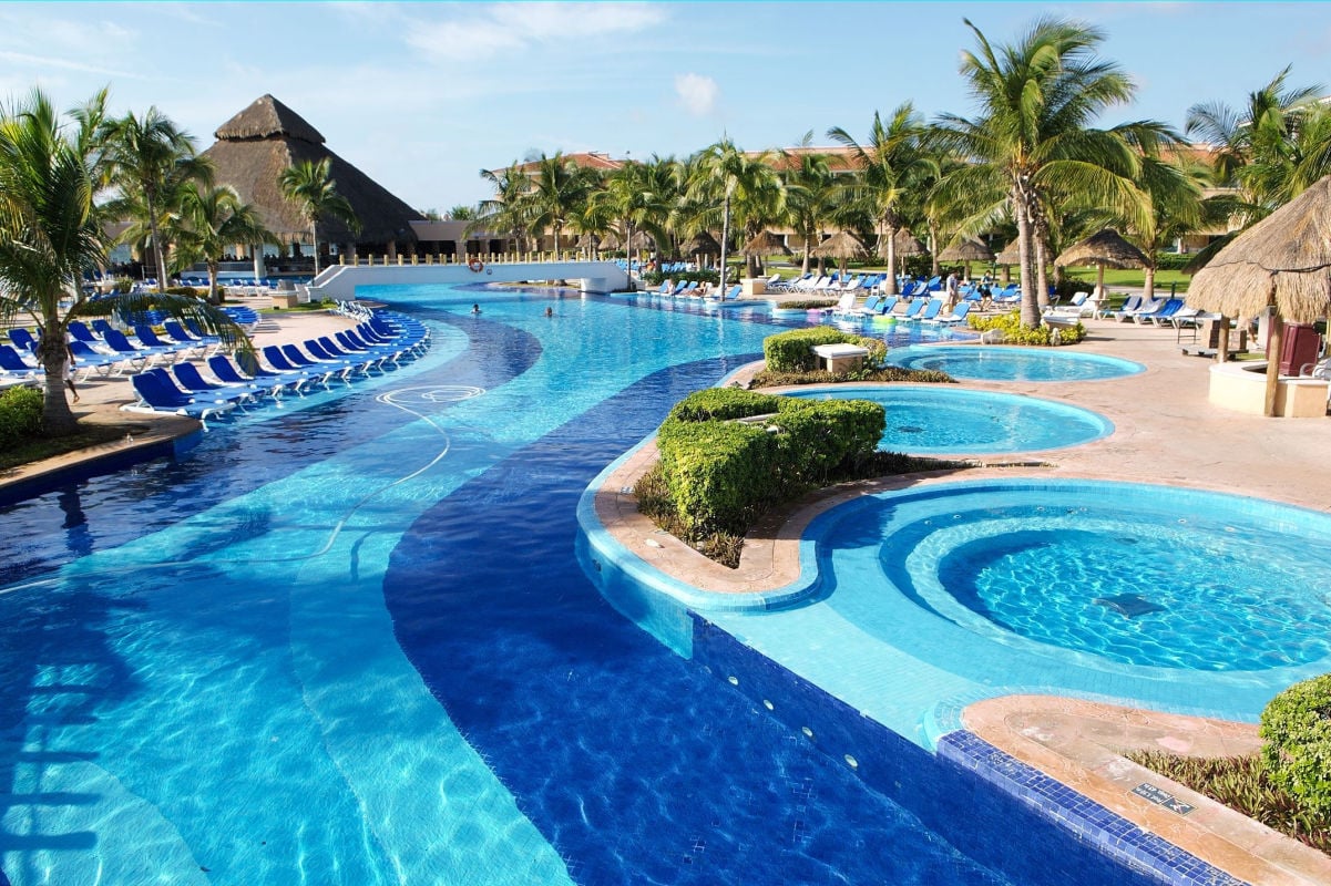 Pool at a cancun resort