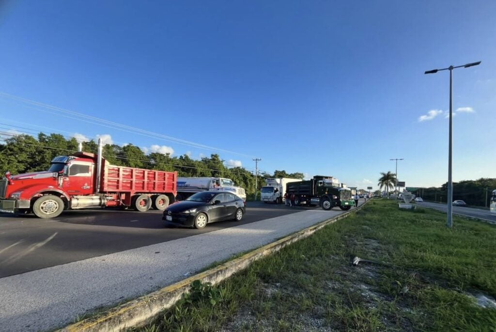 Hundreds Miss Cancun Flights As Massive Trucker Protest Paralyzes Airport Access